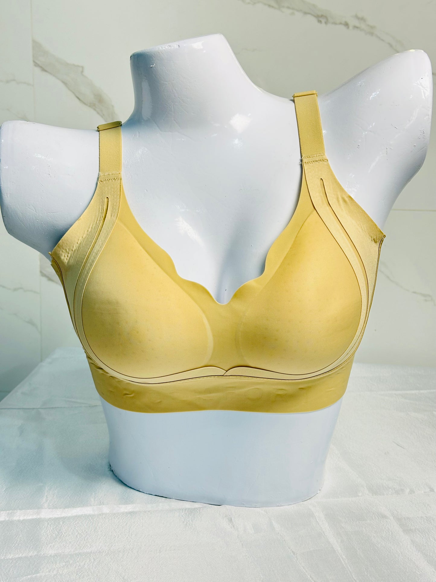 Soft Seamless Back Hooks Bra ( sports look )