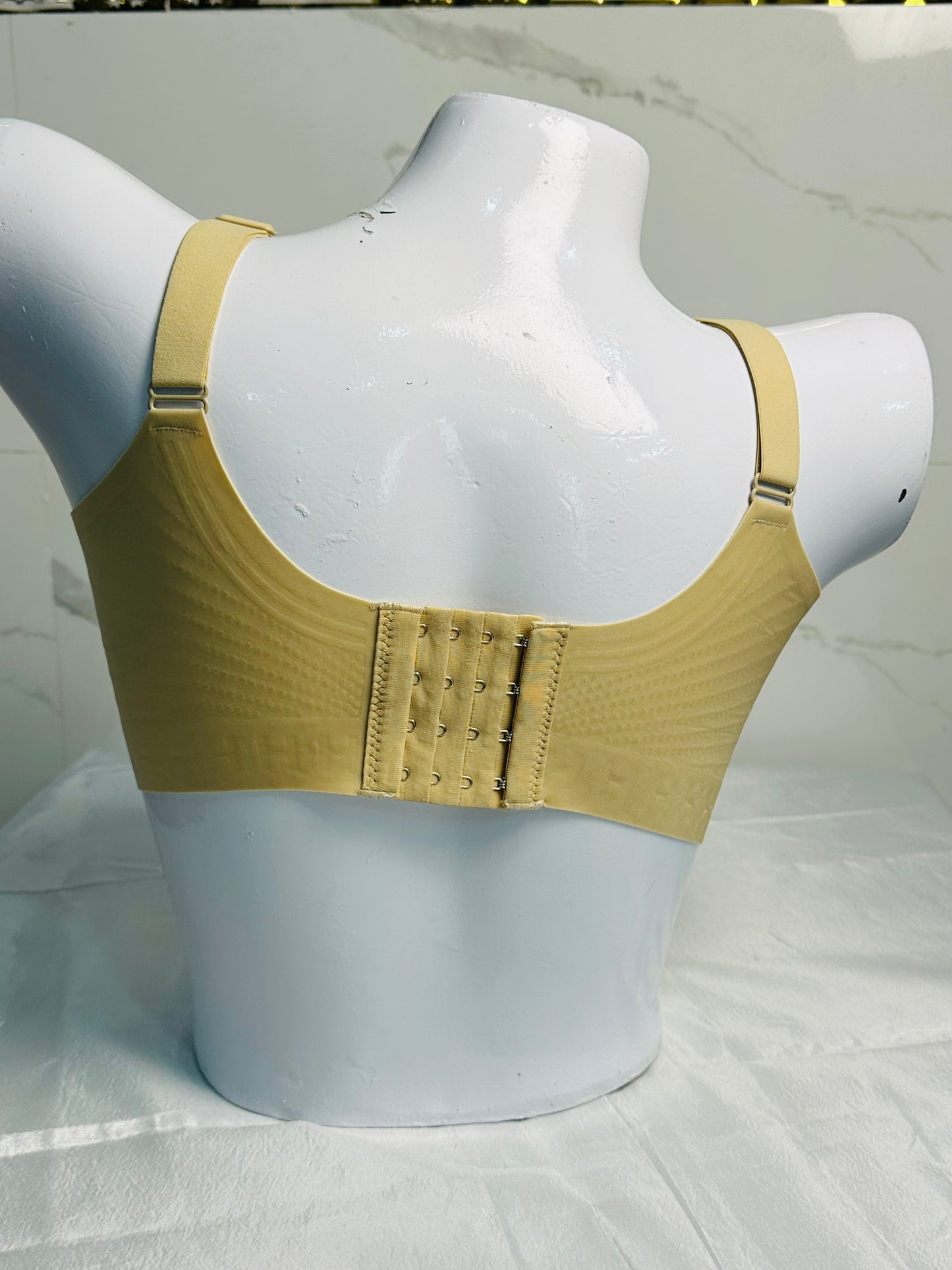 Soft Seamless Back Hooks Bra ( sports look )