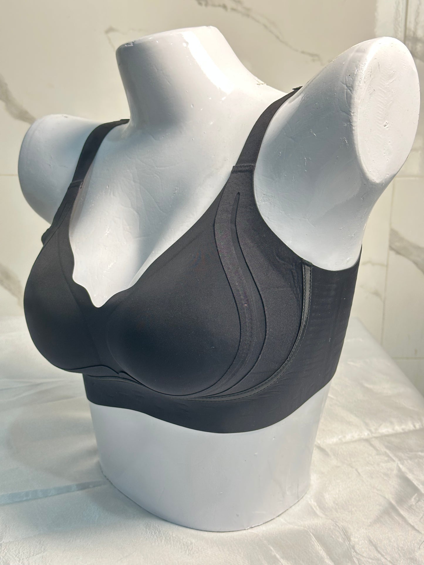 Soft Seamless Back Hooks Bra ( sports look )