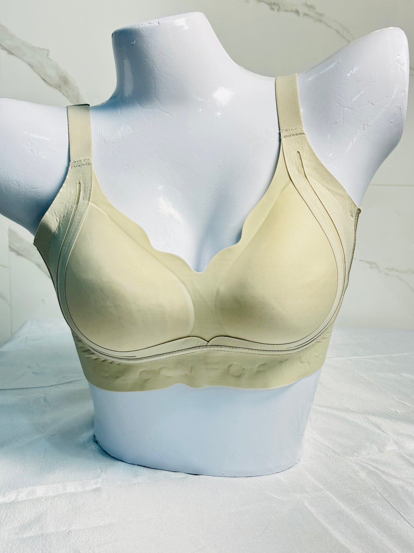 Soft Seamless Back Hooks Bra ( sports look )