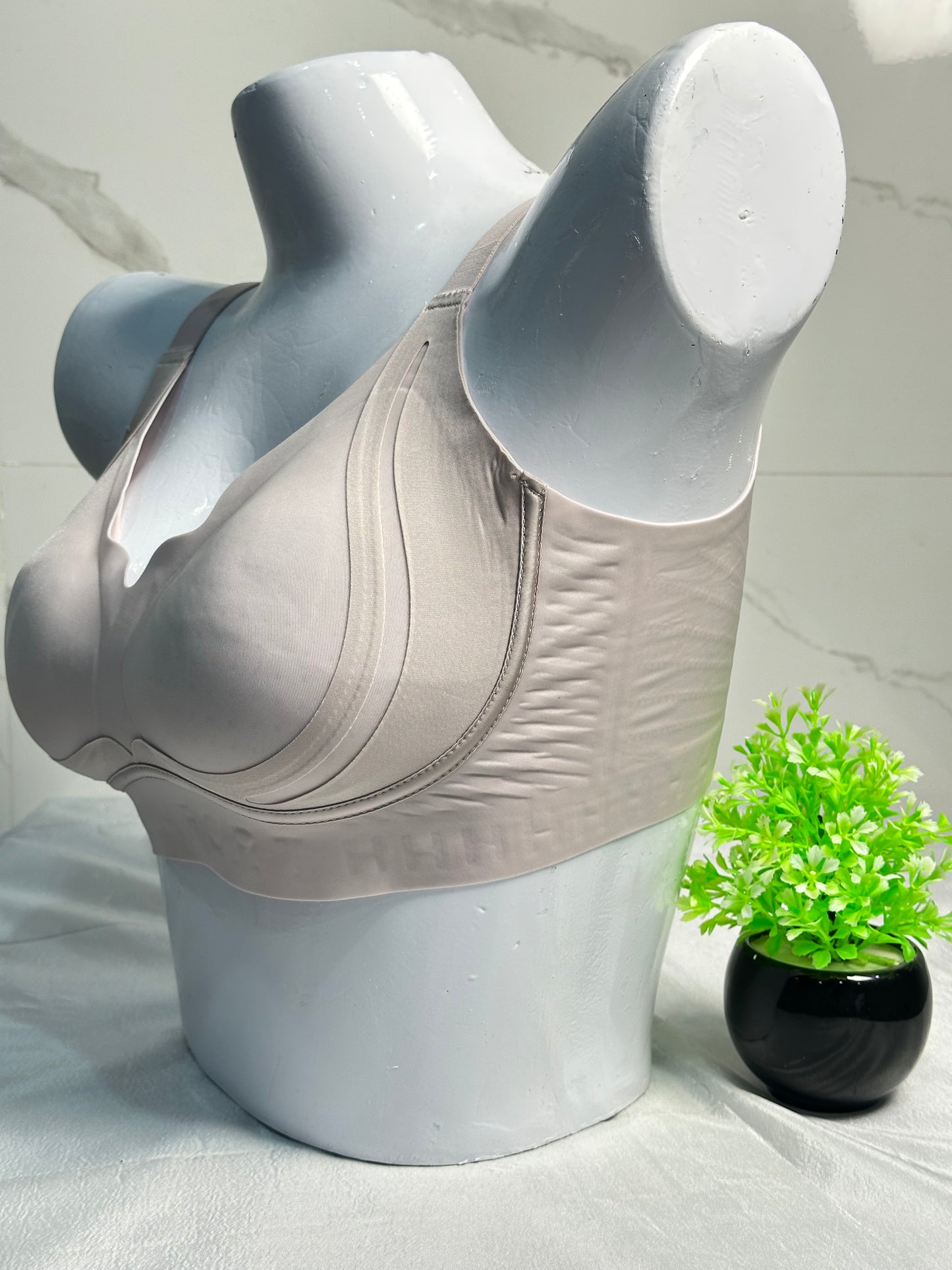Soft Seamless Back Hooks Bra ( sports look )
