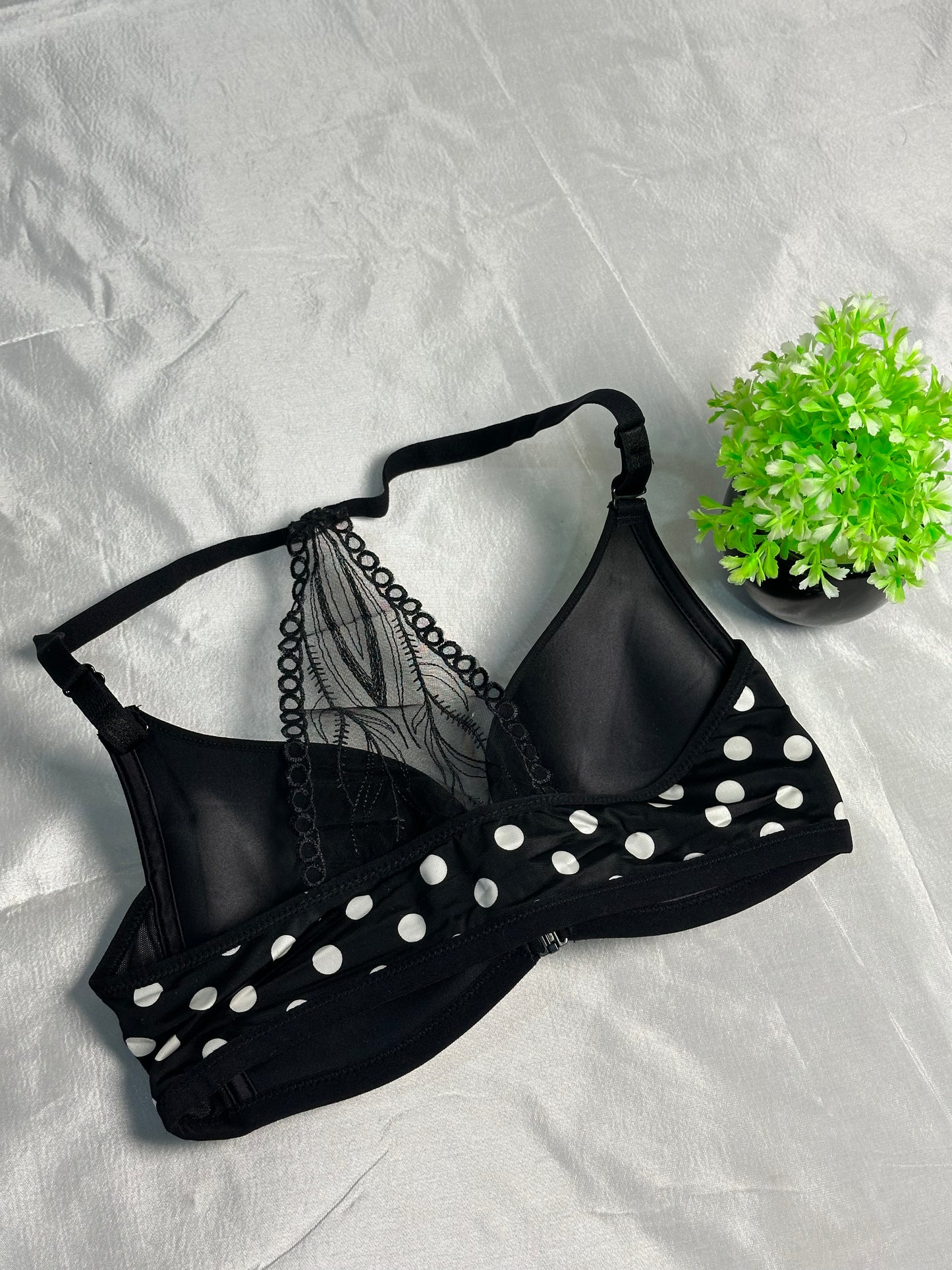 Anti Gravity Seamless Single Padded Non Wire Bra With Back Net Premium Style