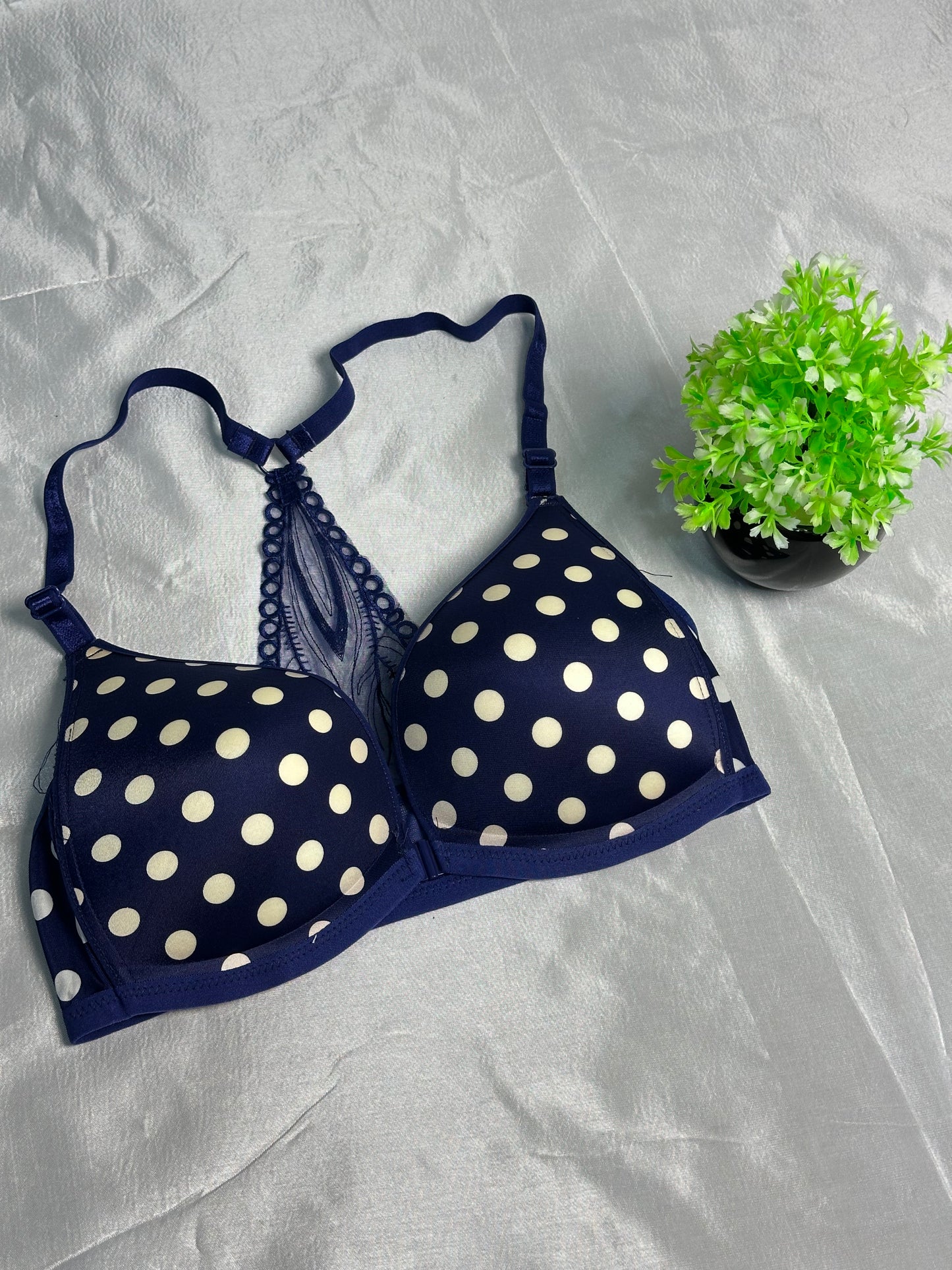 Anti Gravity Seamless Single Padded Non Wire Bra With Back Net Premium Style